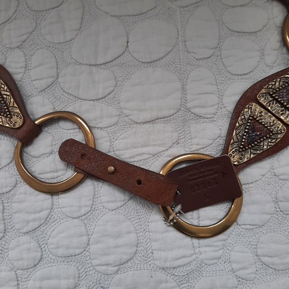 Street Ahead Ring Studded Leather Loop Belt